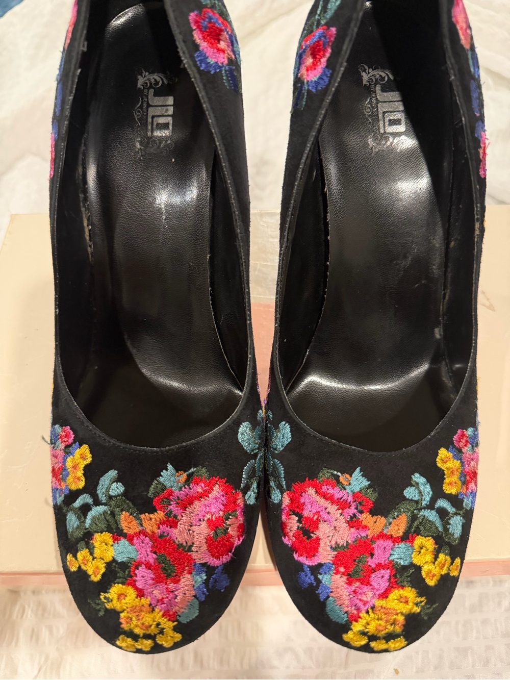JENNIFER LOPEZ Black Embroidered Floral Suede High Heel Pumps - Picture 2 of 16